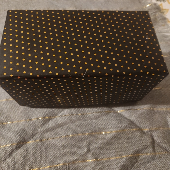 Watch with interchangeable straps. - Picture 2 of 3